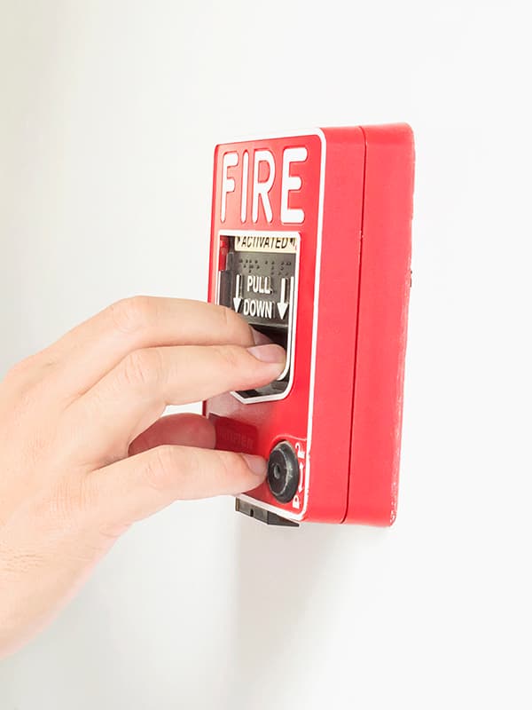 Equipamento de combate a incêndio instalado conforme projeto preventivo